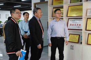 热烈欢迎市政府秘书长林兢一行莅临华体会体育(中国)HTH·官方网站集团广西公司考察指导